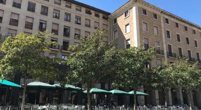El Balcón de Plaza del Pilar III, Забронировать Отель Отели Сарагосы с парковкой, рядом с Парафия Сан-Мигель-де-лос-Наваррос, Парковка