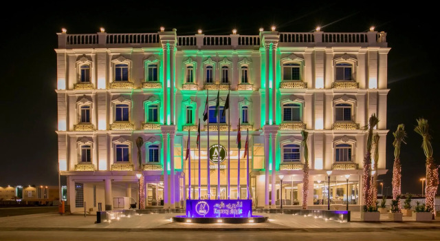 Luxury Night Hotel