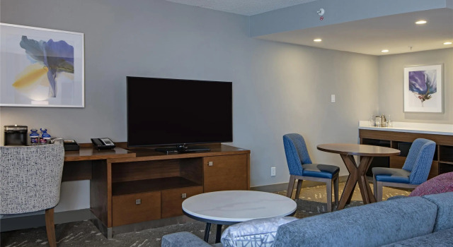 Двухместный полулюкс DoubleTree by Hilton West Edmonton