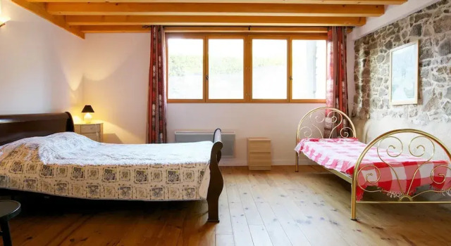 Le Triangle, Book Hotel Roussines Charente