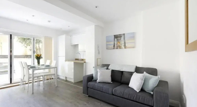 Modern Contemporary 2 Bed With Garden, Забронировать Отель Отели Исторического графства Суссекса с парковкой, Парковка