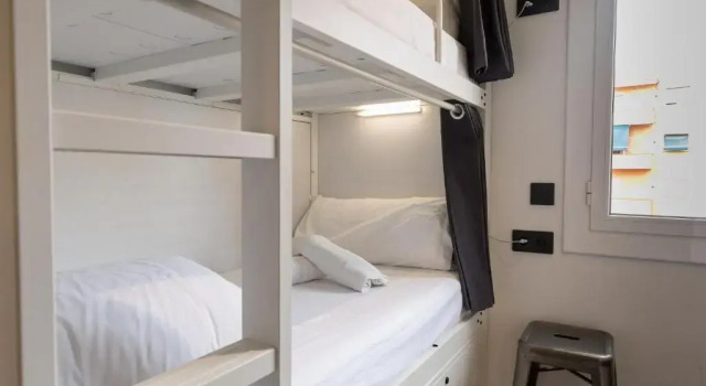 Кровать в общем номере (мужской номер) Airhostel Barcelona Airport 24h