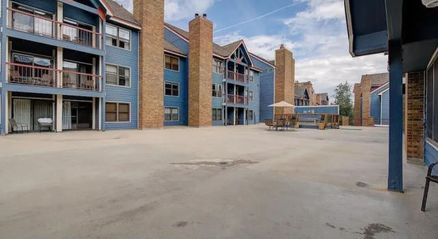 Ski-in Downtown Breckenridge Condo, Забронировать Отель Отели Брекенридж 4 звезды, 4*