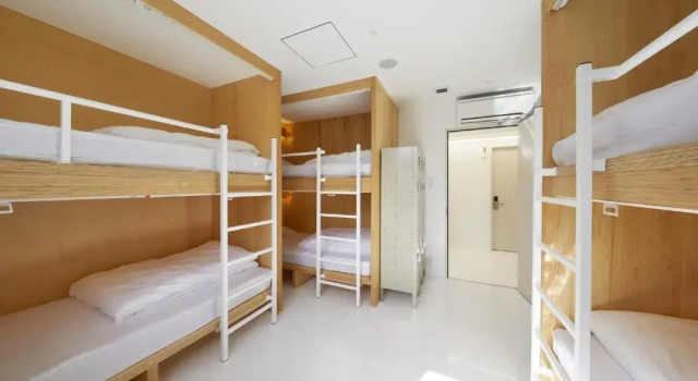 Кровать в общем номере Mustard Hotel Shibuya