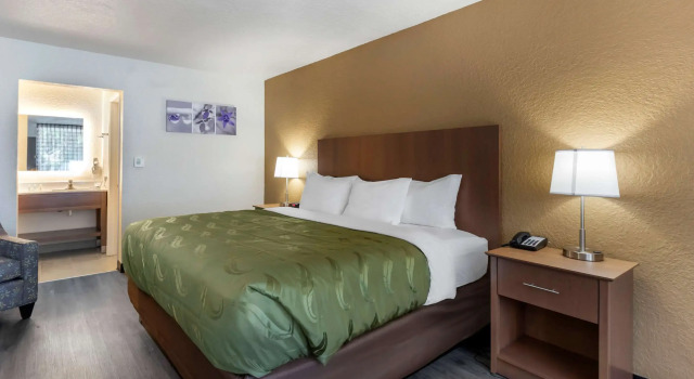 Двухместный номер Standard Quality Inn Saint Petersburg North-Tampa Bay
