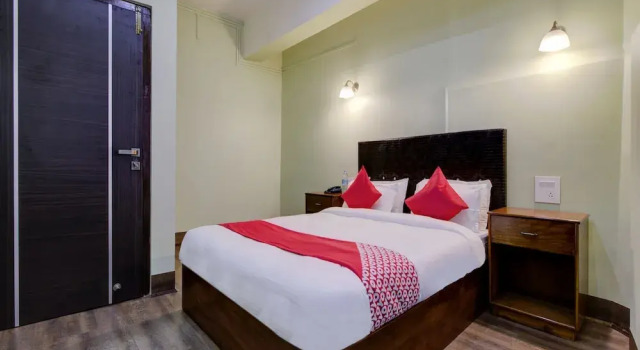 OYO 19563 Infinity Inn