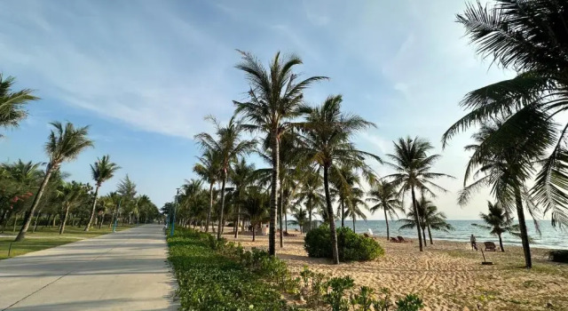 Коттедж 8BR west coast Phu Quoc beach townhouse shared swimming pool