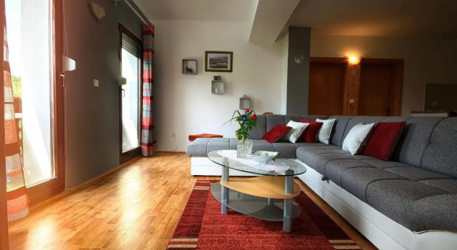 Apartment Medeni, Book Lejlighed Hoteller i Karlovac county med parkering, Parkering