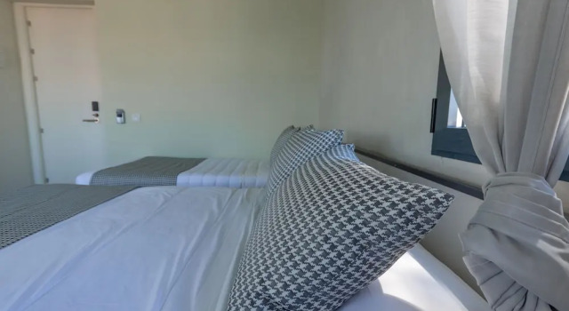 Трёхместный номер Standard с видом на город Hostal Charlotte-Gran Vía