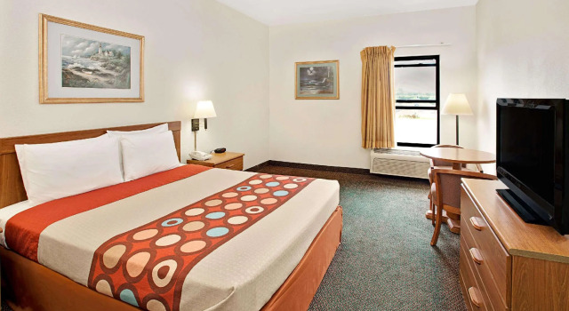 Двухместный номер Standard Super 8 by Wyndham Hampshire IL