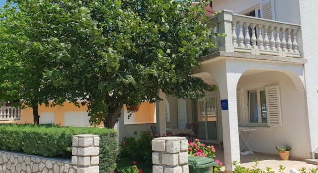 Apartment Ljiljana, Забронировать Апартаменты/квартира Отели Приморско-Горанской жупания с парковкой, Парковка