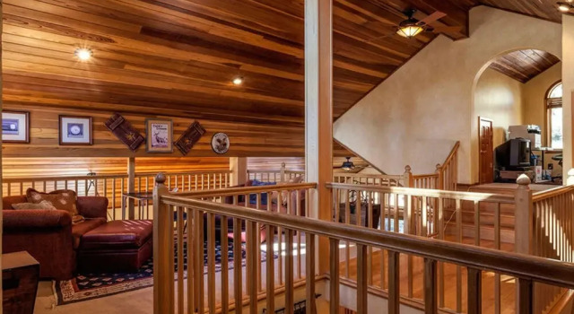 Pine View Lodge by Tahoe Mountain Properties, Забронировать Отель Траки Скво-Вэлли, рядом с Гольф-клуб Tahoe Donner