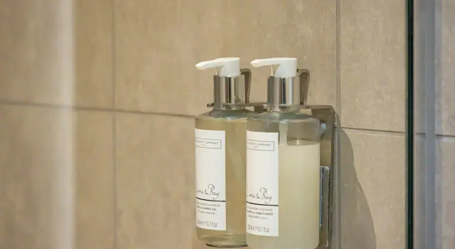 Трёхместный семейный номер Standard Hotel La Tour