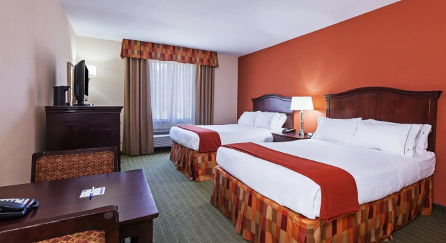 Четырёхместный номер Standard Holiday Inn Express and Suites Henderson by IHG