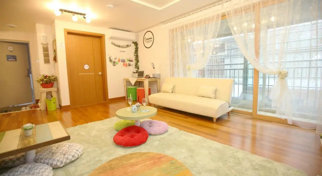 Bounce Guesthouse Hongdae, Забронировать Отель Отели Сеула с парковкой, рядом с Торговый центр Y'Z PARK, Парковка