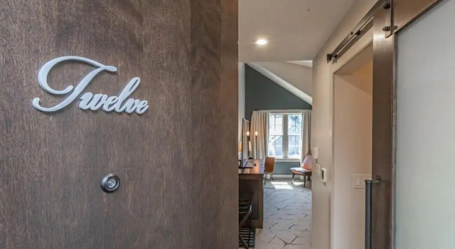 Номер Luxury Ghost Light Inn