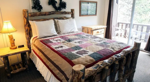 Fawn Valley Inn: 277 2 Bedroom Condo, Забронировать Апартаменты/квартира Отели Эстес-Парк с парковкой, Парковка