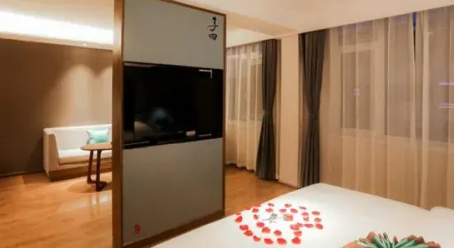 Люкс Qufu Zi Yue Manju Hotel (Three Kong Scenic Area Mansion Store)