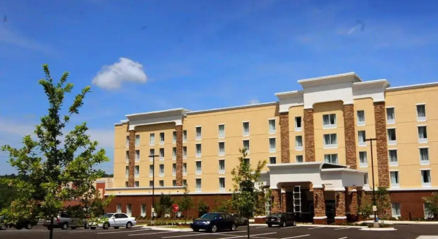 Кровать в общем номере Hampton Inn & Suites Birmingham-Hoover-Galleria