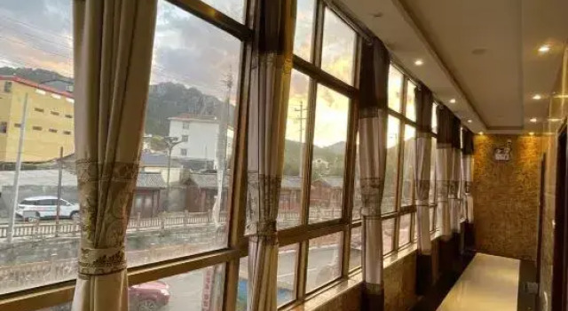 Luqu Zangbala Hotel, Rezerwuj Hotel Ngawa Chiny