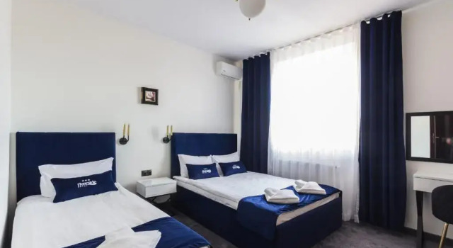 Трёхместный номер Deluxe Riverside Hotel