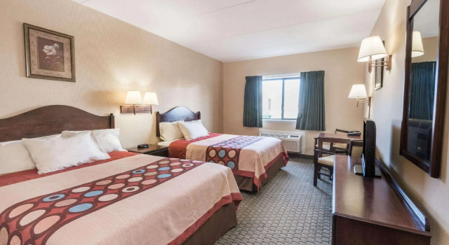 Четырёхместный номер Standard Super 8 by Wyndham Henrietta/Rochester Area