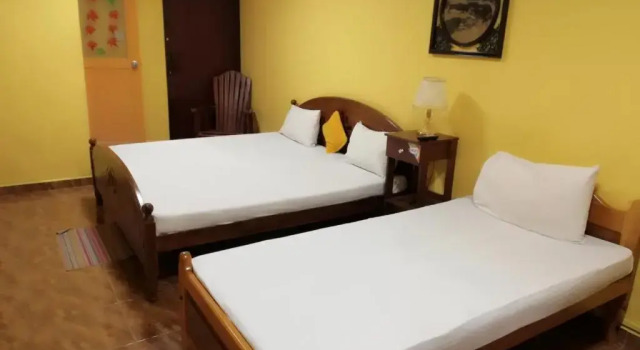 Трёхместный номер Standard с балконом Sunshine Hotel