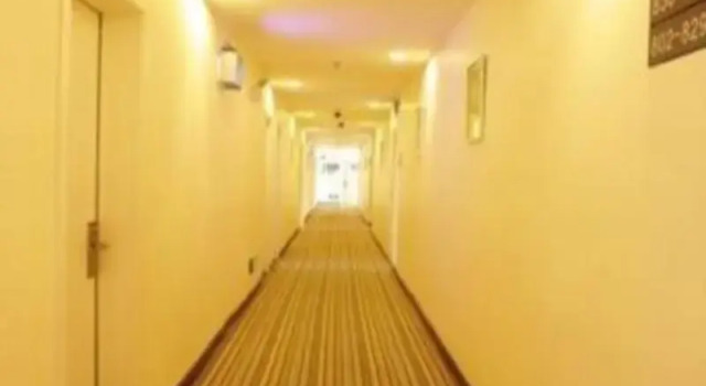 7 Days Inn Nanchang Long Life Palace, Rezerwuj Hotel Hotele w Nanchang z parkingiem, Parking