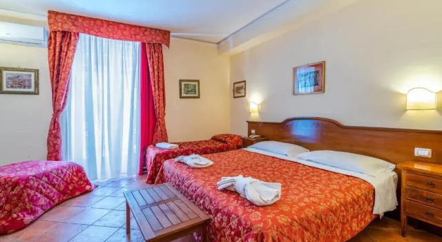 Трёхместный номер Superior с видом на море Hotel Mediterraneo