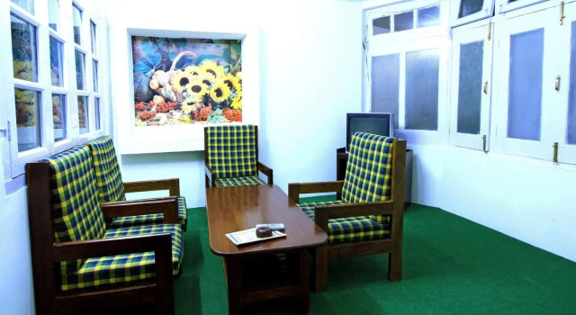 Hotel Meghdoot, Rezerwuj Hotel Hotele w Uttarakhand z basenem, Basen