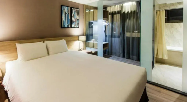 Двухместный номер Standard с балконом The HO Hotel