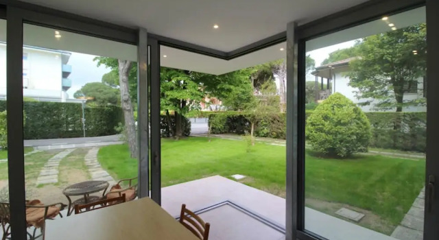 Modern Villa 200mt From the Beach, Book Villa Hoteller i Friuli Venezia Giulia med parkering, Parkering