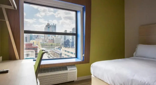 Run of House Holiday Inn Express & Suites Pittsburgh North Shore by IHG