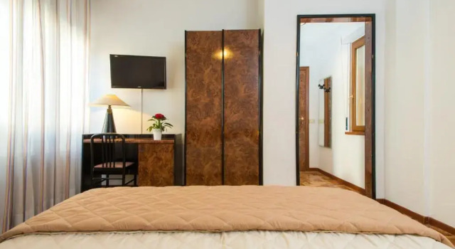 Трёхместный номер Economy Royal Hotel
