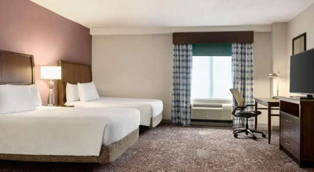 Четырёхместный номер Premium Hilton Garden Inn Louisville Downtown