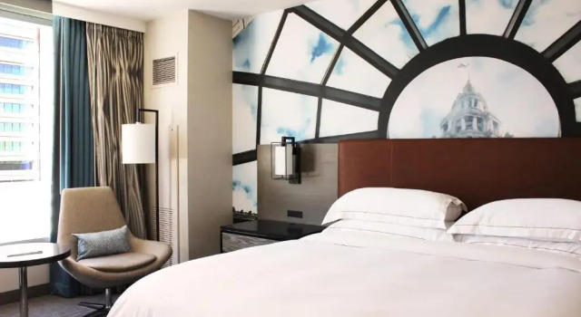 Номер Standard с красивым видом из окна Hilton Cleveland Downtown