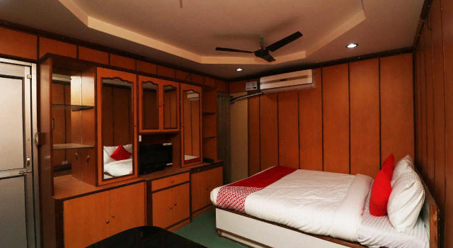 Люкс Standard OYO Flagship 30893 Hotel Bob's
