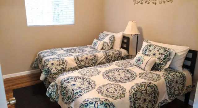 Люкс с 3 комнатами с видом на озеро Lake Breeze Resort