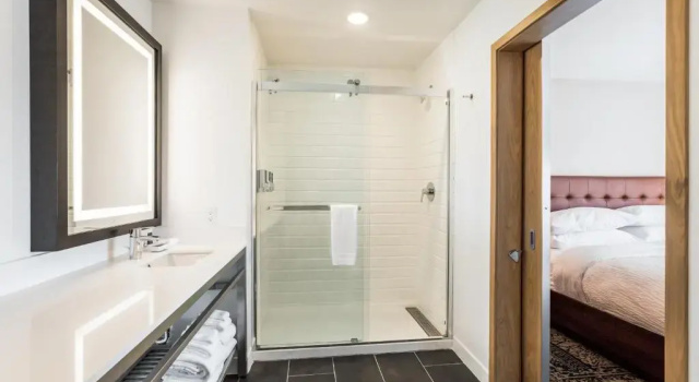 Двухместный люкс с видом на город Four Points by Sheraton Elkhart