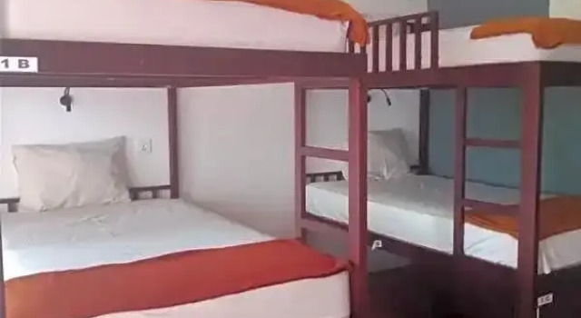 Кровать в общем номере Pecatu GuestHouse