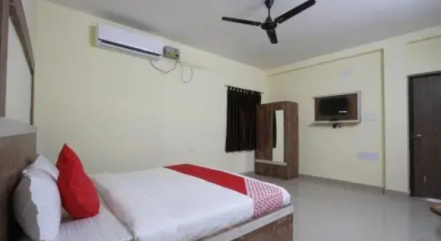 Oyo 24267 A2 Whiterose, Prenota Hotel Hotel a Orissa con parcheggio, Parcheggio