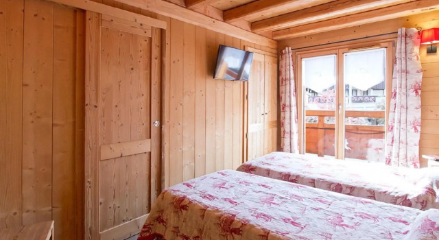 Delightful 14-person chalet with sauna and pool in Les Deux Alpes, Забронировать Шале Коттеджи Ле-дез-Альп, рядом с Горнолыжный подъемник Кот Брун, Коттедж