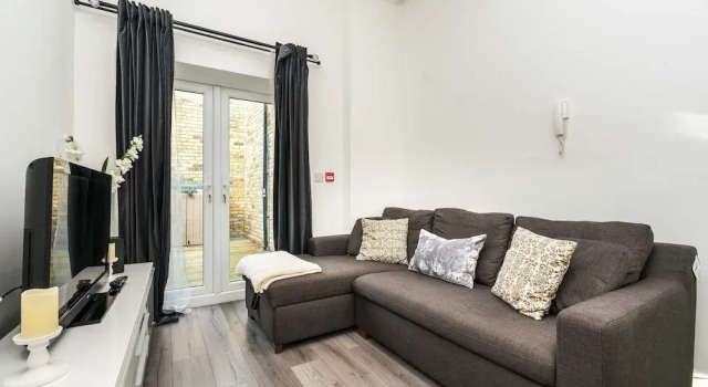 Modern 3BD House Near Heathrow and Tube Station, Забронировать Отель Отели Англии 3 звезды, 3*
