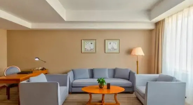 Люкс Dalian Bolt Hotel