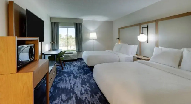 Четырёхместный номер Standard Fairfield Inn & Suites Southport