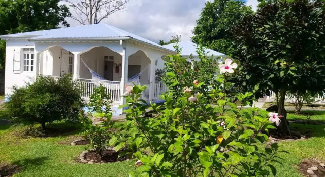 Bungalow d'une chambre avec piscine partagee jardin clos et wifi a Capesterre Belle Eau