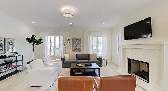 New Listing! Stylish All-suite End Unit W/ Garage 3 Bedroom Townhouse, Varaa Lomakoti Huvilat kohteessa Tennessee, Villa