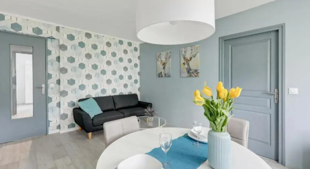 Le paradis de Lila, Book Hotel  