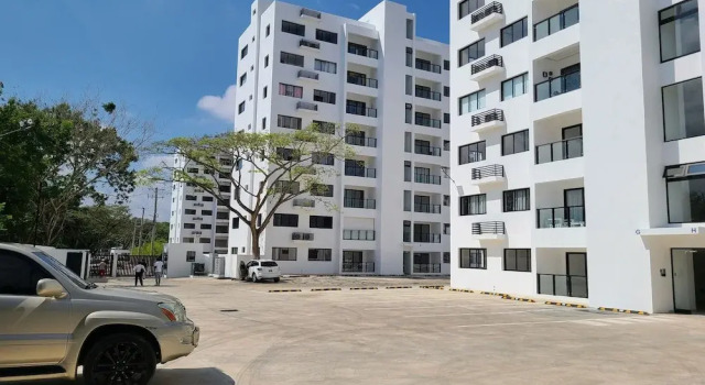 Torre de lujo con piscina y seguridad