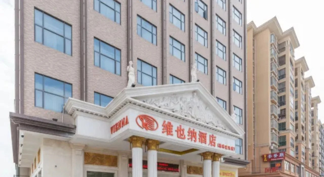 Vienna Hotel (Huizhou Zhongkai High-speed Railway Station Green Fairy Tale Branch), Boek Hotel Hotels in Guangdong met parkeren, Parkeren